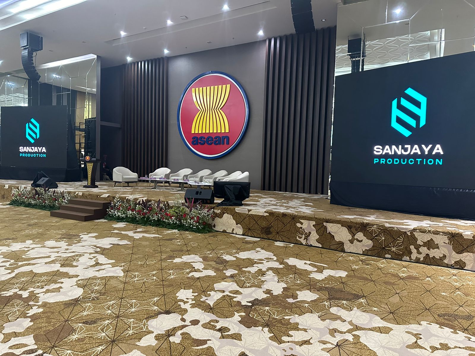 17595dbc-7af0-485b-8b03-b959a9d8c8af